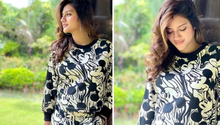 लोगों को Nusrat Jahan की फोटोज में दिखी रूमर्ड बॉयफ्रेंड की झलक, फैन ने कहा- यश बच्चा स्वीकारेगा? लोगों को Nusrat Jahan की फोटोज में दिखी रूमर्ड बॉयफ्रेंड की झलक, फैन ने कहा- यश बच्चा स्वीकारेगा?