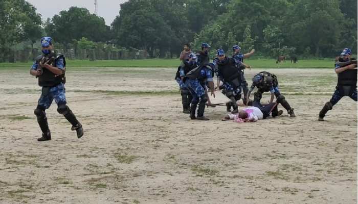 Katihar में बीएमपी-7 की दो बटालियन ने दंगाइयों से निपटने के लिए की ट्रेनिंग Katihar में बीएमपी-7 की दो बटालियन ने दंगाइयों से निपटने के लिए की ट्रेनिंग