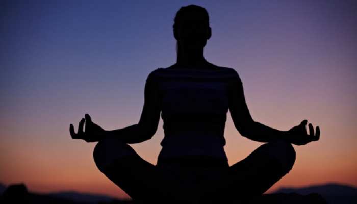 meditation benefits to your body and brain janiye dhyan lagane ke fayde  samp | Meditation Benefits: मेडिटेशन करने से शरीर और दिमाग को कौन-से फायदे  मिलते हैं? | Hindi News, सेहत