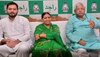 लालू यादव अपने परिवार के साथ (फाइल फोटो) 