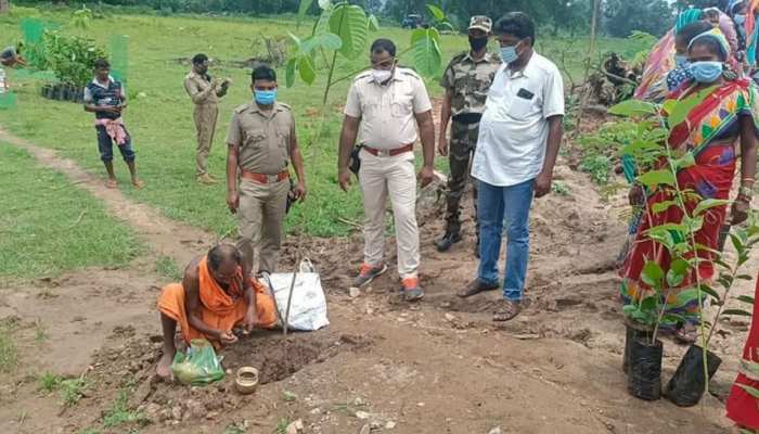 ୭୨ତମ ବନ ମହୋତ୍ସବ; ପରିବେଶ ପାଇଁ ସମର୍ପିତ ଉପାନ୍ତର ମଣିଷ ୭୨ତମ ବନ ମହୋତ୍ସବ; ପରିବେଶ ପାଇଁ ସମର୍ପିତ ଉପାନ୍ତର ମଣିଷ