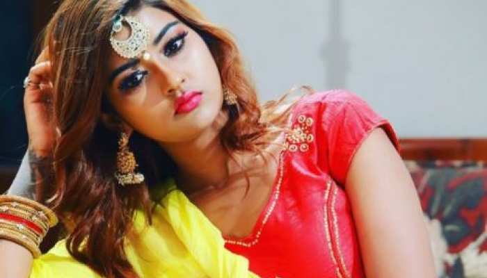 bhojpuri actress akanksha dubey shares sad photo and write shocking caption | आखिर किसने तोड़ा भोजपुरी क्वीन आकांक्षा दुबे का दिल? धोखा मिलने के बाद चेहरे पर नजर आई उदासी | Hindi