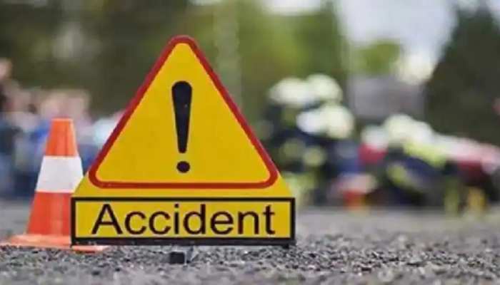 मुजफ्फरपुर में 40 फीट गहरे गड्ढे में गिरी अनियंत्रित कार, 2 की दर्दनाक मौत मुजफ्फरपुर में 40 फीट गहरे गड्ढे में गिरी अनियंत्रित कार, 2 की दर्दनाक मौत