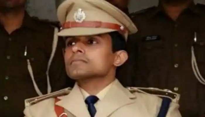 बिहार: सुशांत केस में मुंबई जाने वाले IPS विनय तिवारी समेत 5 का तबादला, देखें लिस्ट बिहार: सुशांत केस में मुंबई जाने वाले IPS विनय तिवारी समेत 5 का तबादला, देखें लिस्ट
