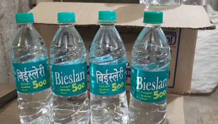 पटना में खुलेआम हो रहा था लोगों की सेहत से खिलवाड़, खाद्य सुरक्षा की टीम ने छापेमारी कर किया खुलासा पटना में खुलेआम हो रहा था लोगों की सेहत से खिलवाड़, खाद्य सुरक्षा की टीम ने छापेमारी कर किया खुलासा