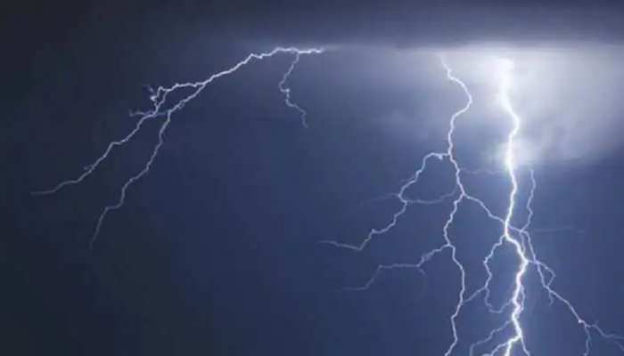 Bihar Weather: आपदा प्रबंधन विभाग ने वज्रपात को लेकर जारी किया अलर्ट, इन जिलों में अधिक खतरा Bihar Weather: आपदा प्रबंधन विभाग ने वज्रपात को लेकर जारी किया अलर्ट, इन जिलों में अधिक खतरा