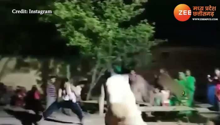 Watch man dancing in air like snake mpgs