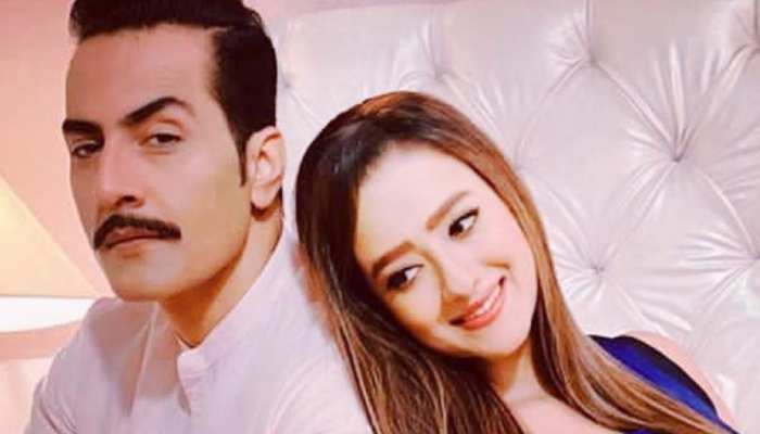 Sudhanshu Pandey Shared Funny Video On Instgram And Called Madalsa Sharma A Vampire | Sudhanshu Pandey ने Madalsa Sharma को बताया 'खून पीने वाली', वीडियो देख रोक नहीं पाएंगे हंसी | Hindi Sudhanshu Pandey Shared Funny Video On Instgram And Called Madalsa Sharma A Vampire | Sudhanshu Pandey ने Madalsa Sharma को बताया 'खून पीने वाली', वीडियो देख रोक नहीं पाएंगे हंसी | Hindi