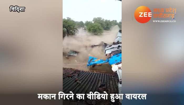 shocking heavy flood water kutcha house collapsed viral video Vidisha mpap