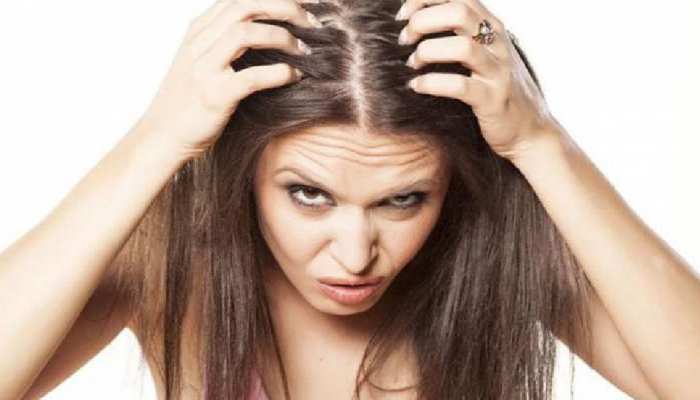 Hair Tips: बाल संवारने को लेकर की गई ये गलतियां डाल सकती हैं संकट में, जानें पुराणों में क्या है उल्लेख | Never do these mistakes when you comb your hair According Hair Tips: बाल संवारने को लेकर की गई ये गलतियां डाल सकती हैं संकट में, जानें पुराणों में क्या है उल्लेख | Never do these mistakes when you comb your hair According