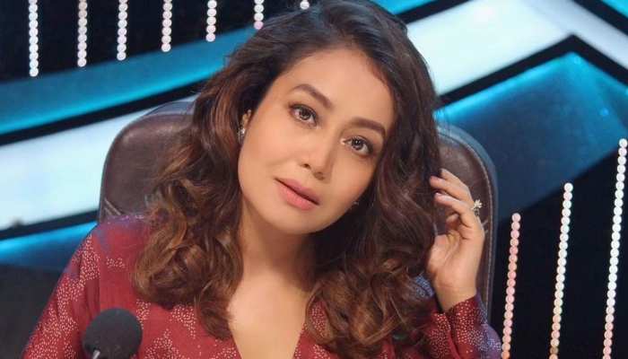 Neha Kakkar ने पहले तो कर दिया ये काम, अब सोशल मीडिया पर फैंस से मांग रहीं माफी Neha Kakkar ने पहले तो कर दिया ये काम, अब सोशल मीडिया पर फैंस से मांग रहीं माफी