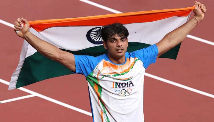 Neeraj Chopra give full respect to Indian Tricolour after winning Gold  Medal in Tokyo Olympics, Indian Army | Neeraj Chopra के रगों में दौड़ता है  Indian Army का खून, तिरंगे को देते