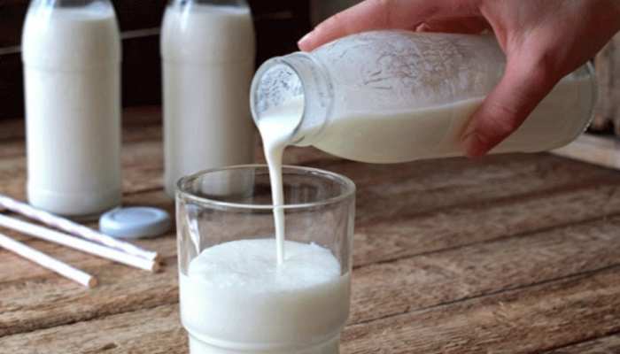 Does milk make you feel sick? Know the correct amount and the right time to drink it | आप भी नहीं पचा पाते हैं दूध? जान लें पीने का सही तरीका और