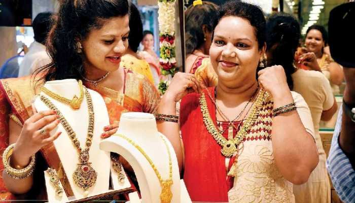 Gold Price Today: बिहार में सोने के भाव में बड़ी गिरावट, फटाफट जानें आज का रेट Gold Price Today: बिहार में सोने के भाव में बड़ी गिरावट, फटाफट जानें आज का रेट