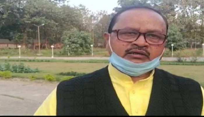 ट्रेन में अंडर गारमेंट्स पहन घूमने वाले JDU विधायक के खिलाफ केस दर्ज, मारपीट का आरोप ट्रेन में अंडर गारमेंट्स पहन घूमने वाले JDU विधायक के खिलाफ केस दर्ज, मारपीट का आरोप