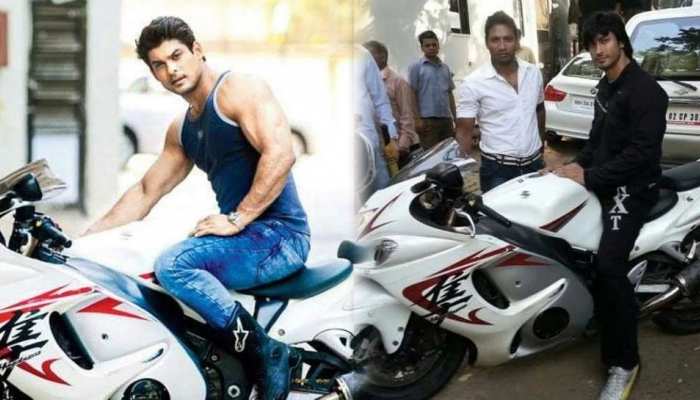 Sidharth Shukla helped Vidyut Jammwal impress girlfriends by giving his  bike, Unseen Photos viral | Sidharth Shukla की मदद से Vidyut Jammwal करते  थे लड़कियों को इंप्रेस, अब सामने आईं Unseen Photos |