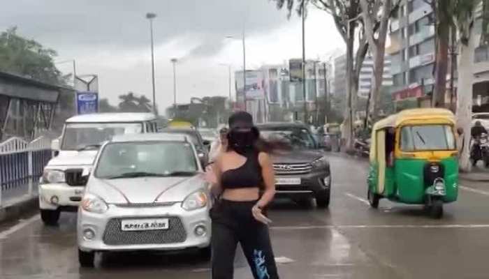 Traffic Police did this work after dancing in the middle of the road