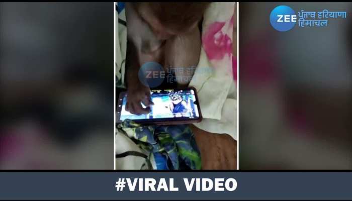 monkey was happy after listening to Khesari Lal Yadav's song on his own: video viral