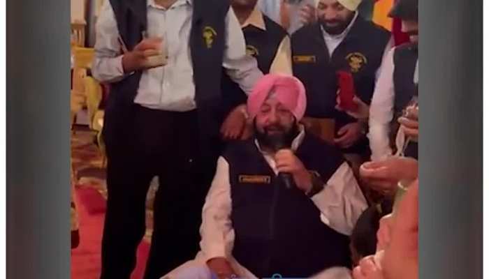 When former Punjab CM Captain Amarinder Singh sang O Gaure Gaure...