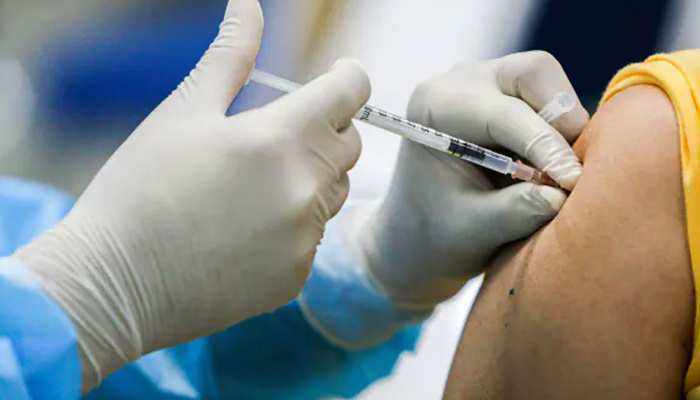 Indians do not need to get booster dose of corona vaccine, says ICMR DG  Balram Bhargava | क्या भारतीयों को बूस्टर डोज लगवाने की जरूरत है? सरकार ने  दिया साफ जवाब |