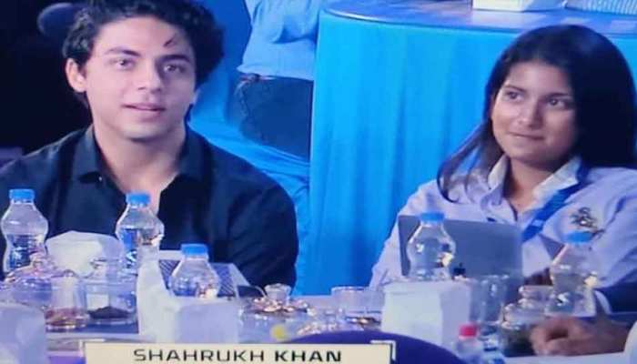 shahrukh khan son Aryan khan buy Venkatesh Iyer in ipl 2021 auction mpsn |  SRK के बेटे आर्यन ने लगाया था इस खिलाड़ी पर दांव, आज IPL में मचा रहा धमाल |