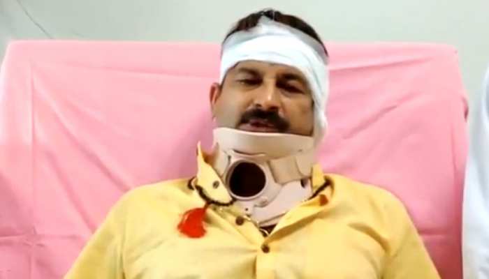 Manoj Tiwari injured after being hit by water cannon, hospitalized | Delhi: वाटर कैनन की चपेट में आए भाजपा सांसद Manoj Tiwari, अस्पताल में भर्ती | Hindi News, देश