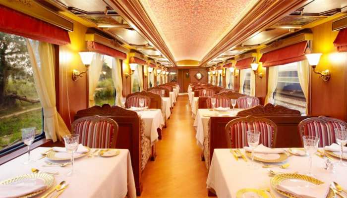 maharaja express indias most luxurious train, know route package travel charges and all details ट्रेन नहीं महल कहिए! एक टिकट की कीमत में खरीद सकते हैं लग्जरी कार | ट्रेन नहीं महल