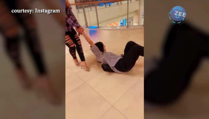 Girls in the mall did such a thing, people were stunned to see! Video Viral