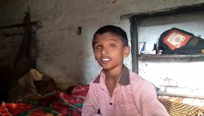हौसलों की 'रोशनी' से नेत्रहीनता को हरा रहा 7 साल का मासूम, पुलिस या आर्मी में जाकर करना चाहता है देश सेवा हौसलों की 'रोशनी' से नेत्रहीनता को हरा रहा 7 साल का मासूम, पुलिस या आर्मी में जाकर करना चाहता है देश सेवा