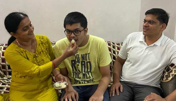 प्रधानमंत्री से मिलने की ख्वाहिश ने बना दिया IIT टॉपर, JEE एडवांस में हासिल की 345 रैंक प्रधानमंत्री से मिलने की ख्वाहिश ने बना दिया IIT टॉपर, JEE एडवांस में हासिल की 345 रैंक