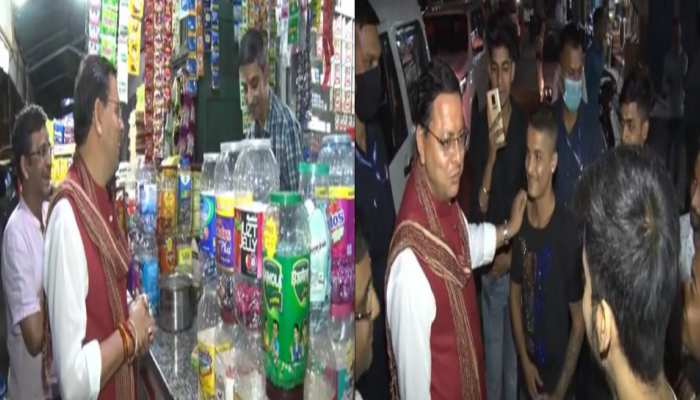 अचानक से दुकानदारों और स्थानीय लोगों के बीच पहुंचे CM पुष्कर धामी, युवाओं के साथ खिंचवाई फोटो; बातचीत भी की अचानक से दुकानदारों और स्थानीय लोगों के बीच पहुंचे CM पुष्कर धामी, युवाओं के साथ खिंचवाई फोटो; बातचीत भी की
