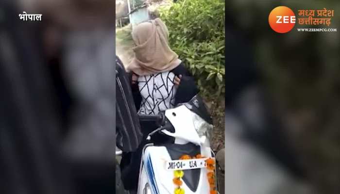 Embarrassing video burqa removed in islam nagar bhopal road ladki ka burkha utara video mpsn
