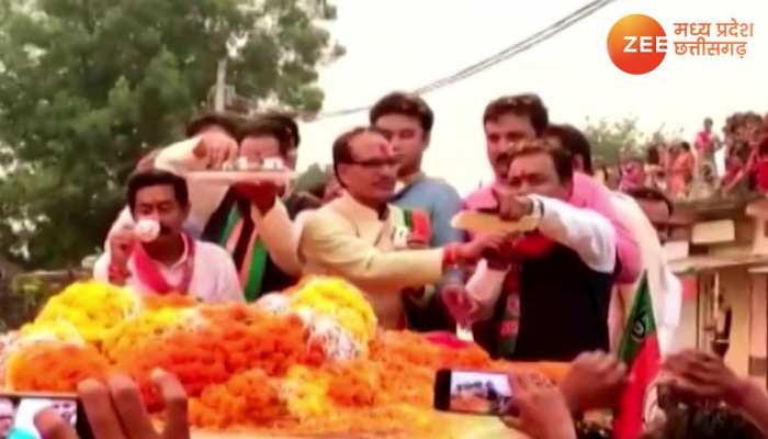 shivraj singh chouhan shows tea love khapras see video dvmp