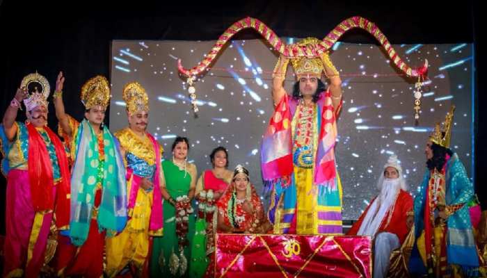 प्रयागराज की पथरचट्टी रामलीला: डबल स्टोरी स्टेज पर होता है मंचन, हवा में उड़ते हैं किरदार प्रयागराज की पथरचट्टी रामलीला: डबल स्टोरी स्टेज पर होता है मंचन, हवा में उड़ते हैं किरदार