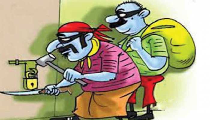 ज्वेलरी और कैश देख लालच में आ गई थी बहू, भाई के साथ अपने ही घर में की थी चोरी ज्वेलरी और कैश देख लालच में आ गई थी बहू, भाई के साथ अपने ही घर में की थी चोरी