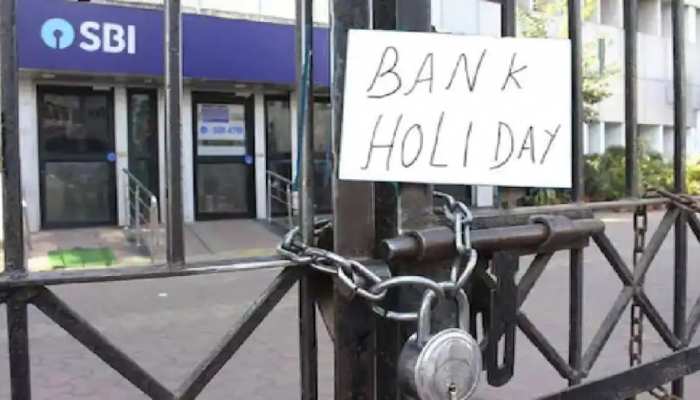 Bank Holidays in October: अगले 15 दिन में 10 दिन रहेगी बैंक में छुट्टी, जानिए कहां और कब बंद रहेंगे बैंक Bank Holidays in October: अगले 15 दिन में 10 दिन रहेगी बैंक में छुट्टी, जानिए कहां और कब बंद रहेंगे बैंक