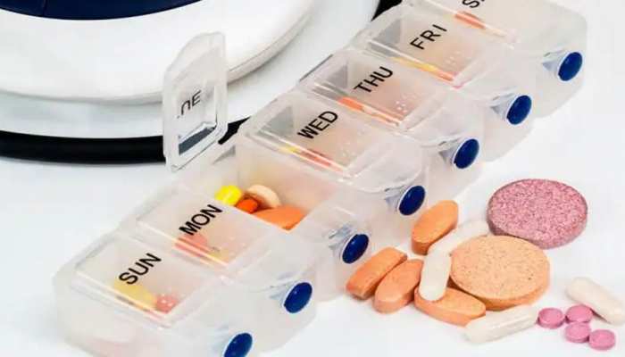 Vitamins and Minerals: पुरुषों के लिए बेहद जरूरी हैं ये विटामिन, कमी होने से बढ़ जाएगा इन बीमारियों का खतरा Vitamins and Minerals: पुरुषों के लिए बेहद जरूरी हैं ये विटामिन, कमी होने से बढ़ जाएगा इन बीमारियों का खतरा
