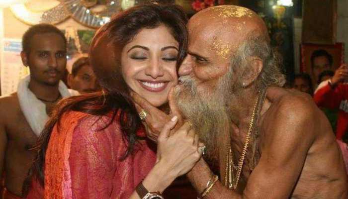 Shilpa Shetty Was Kissed By A Sadhu, this is how actress reacted | Shilpa Shetty को जब साधू ने कर लिया था KISS, एक्ट्रेस ने दी थी ये सफाई | Hindi News, बॉलीवुड