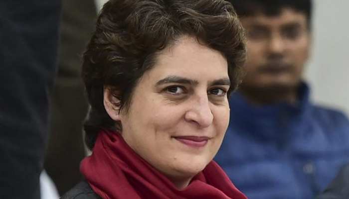 Priyanka Gandhi vadra promises free smartphone and electric scooter for girls in Uttar Pradesh if congress comes to power । प्रियंका गांधी का बड़ा वादा, UP में सरकार बनने पर लड़कियों को