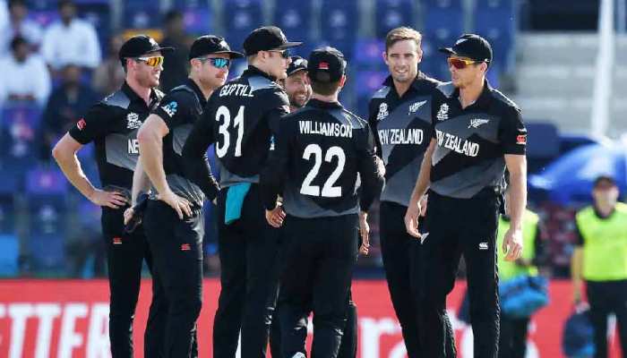 New Zealand win by 5 wicket against England players full of joy of victory  James Neesham | जीत की खुशी में डूबी न्यूजीलैंड टीम, नाराज फूफा की तरह बैठा  रहा ये 'मैच