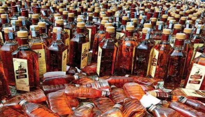 bihar Liquor is distributed with 'liquor ban | ['शराबबंदी' वाले बिहार में  'बंटती' है शराब ! लोग लगातार बन रहे हैं मौत का शिकार | Hindi News, Bihar
