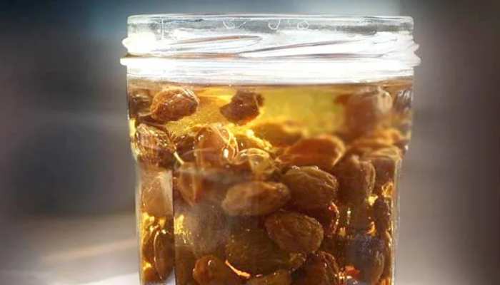 Raisin Water Benefits: शरीर पर चमत्‍कारिक असर दिखाता है किशमिश का पानी,  जरूर जान लें इसे बनाने का सही तरीका | Raisin Water is very beneficial for  good health and getting Immunity