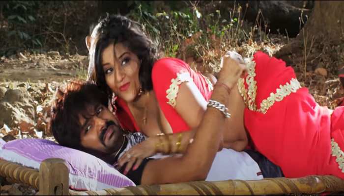 Pawan Singh Monalisa Xxx Video - Monalisa Pawan singh film Ziddi Aashiq Song Faat Jaai Choli Ho Video Viral  | Monalisa à¤”à¤° à¤ªà¤µà¤¨ à¤¸à¤¿à¤‚à¤¹ à¤•à¤¾ à¤­à¥‹à¤œà¤ªà¥à¤°à¥€ à¤—à¤¾à¤¨à¤¾ 'à¤«à¤¾à¤Ÿ à¤œà¤¾à¤ˆ à¤šà¥‹à¤²à¥€ à¤¹à¥‹' à¤¨à¥‡ à¤®à¤šà¤¾à¤¯à¤¾ à¤¬à¤µà¤¾à¤² |  Hindi News, à¤¬