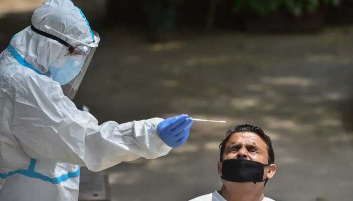 Covid-19 3rd Wave: Community transmission of Coronavirus, Omicron Cases  rise in Delhi, Mumbai and Bihar | सावधान! आ गई Corona की तीसरी लहर, दिल्ली-मुंबई  में शुरू हुआ कम्युनिटी ट्रांसमिशन ...
