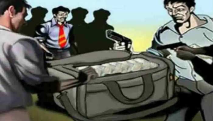 Robbery in Jewelers shop looters took away jewelery in 3 bags] | पटना में  बेलगाम हुए अपराधी, ज्वेलर्स शॉप से 3 बैग में आभूषण लेकर भागे लुटेरे | Hindi  News, Bihar