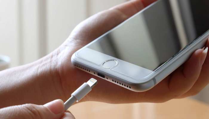 ऐसे बढ़ाएं अपने Smartphone की बैटरी लाइफ! Charging के समय रखें इन जरूरी बातों का ध्यान