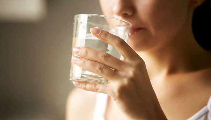 remedies to stop hiccups, why do people get hichki |Remedies to Stop  Hiccups: क्यों आती हैं हिचकियां? जानें कारण और रोकने के उपाय| Hindi News,  लाइफस्टाइल