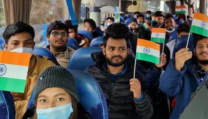 यूक्रेन ने भारतीय छात्रों को बनाया बंधक? रूस के दावे पर भारत ने दिया जवाब