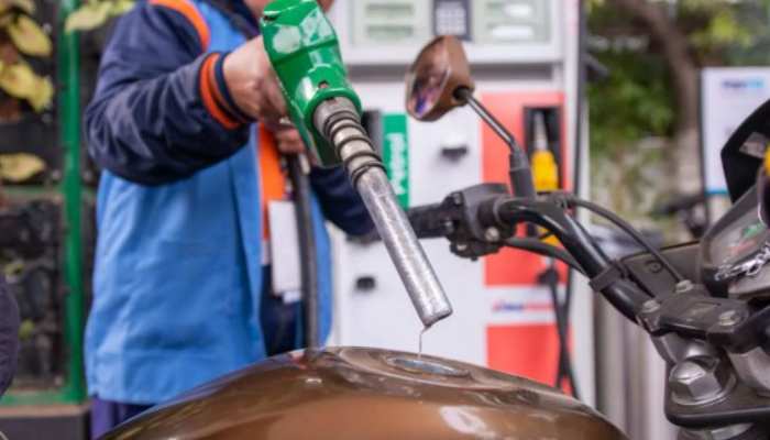 Petrol Diesel price no change know 11th march rate in patna gaya  muzaffarpur purnia bhagalpur | Petrol-Diesel Price: पेट्रोल और डीजल के दाम  में हुई गिरावट, जानें बिहार में क्या है लेटेस्ट