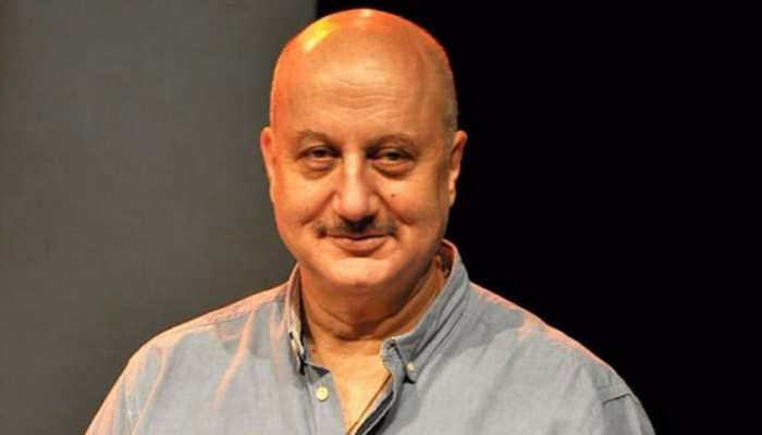 Anupam Kher wept while telling what happened to Kashmiri Hindu 32 years ago | The Kashmir Files: 32 साल पहले क्या हुआ था कश्मीरी हिंदू के साथ जिसे बताते हुए अनुपम खेर